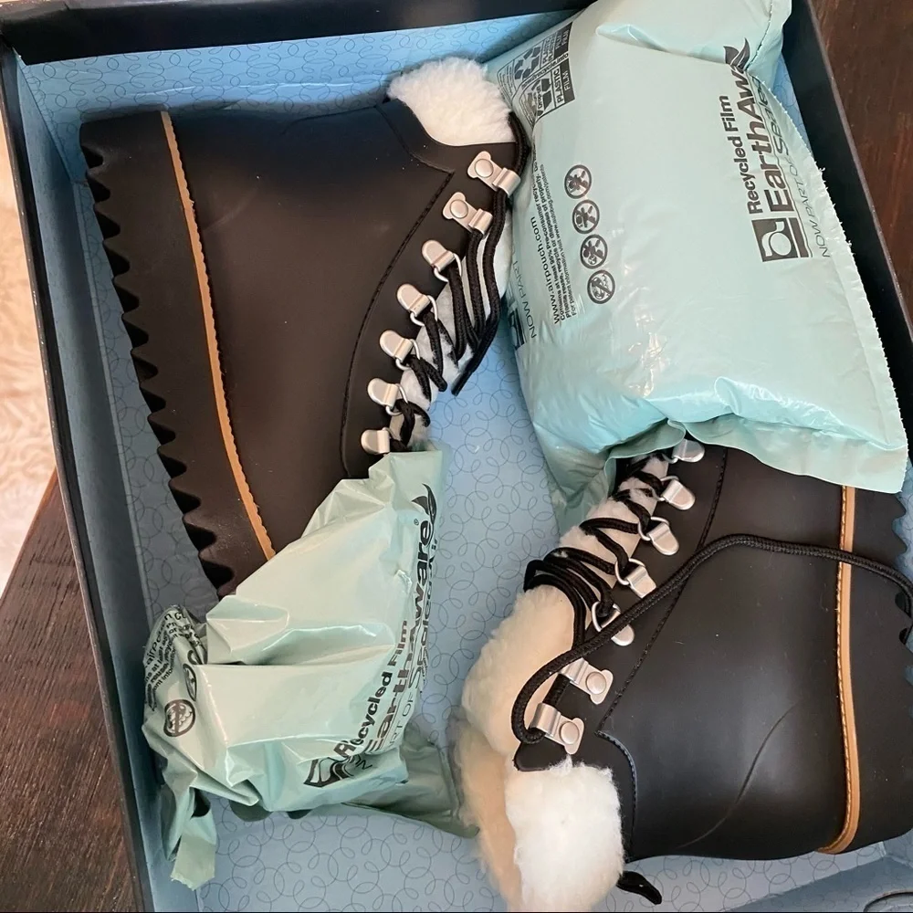 NWT Anthropologie Black Rubber Cream Sherpa Lace Up Snow Rain Boots Size 6